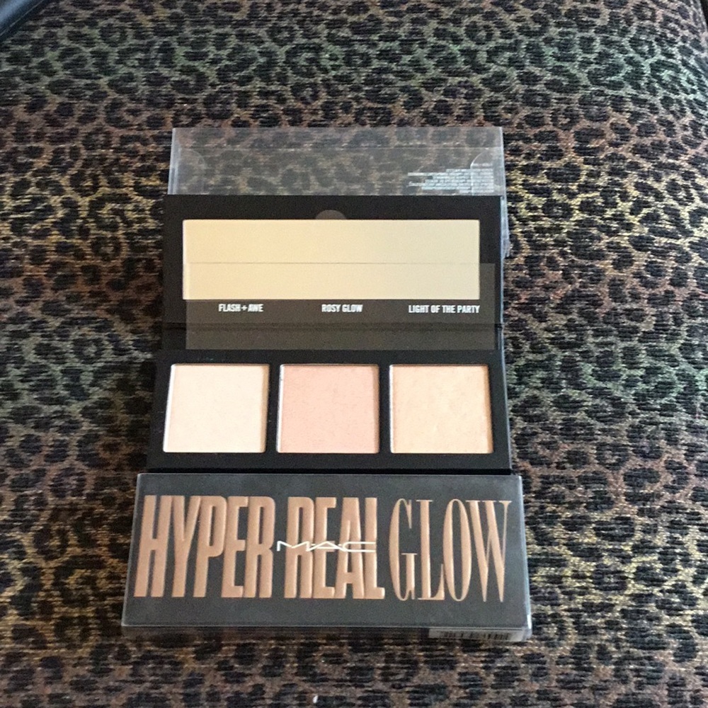 MAC Hyper Real Glow Flash & Awe